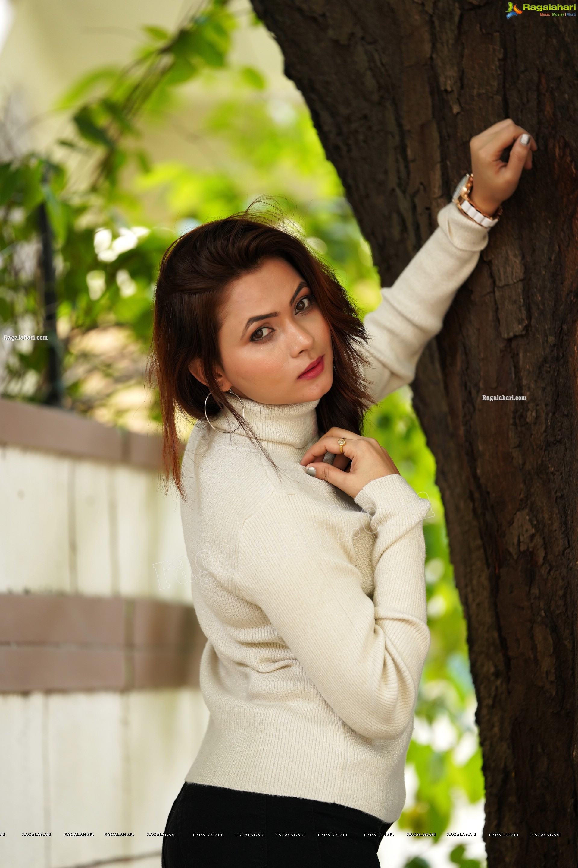 Pranita Waghchoure in White Ribbed Turtle-Neck Pullover and Black Ripped Jeans, Exclusive Photoshoot