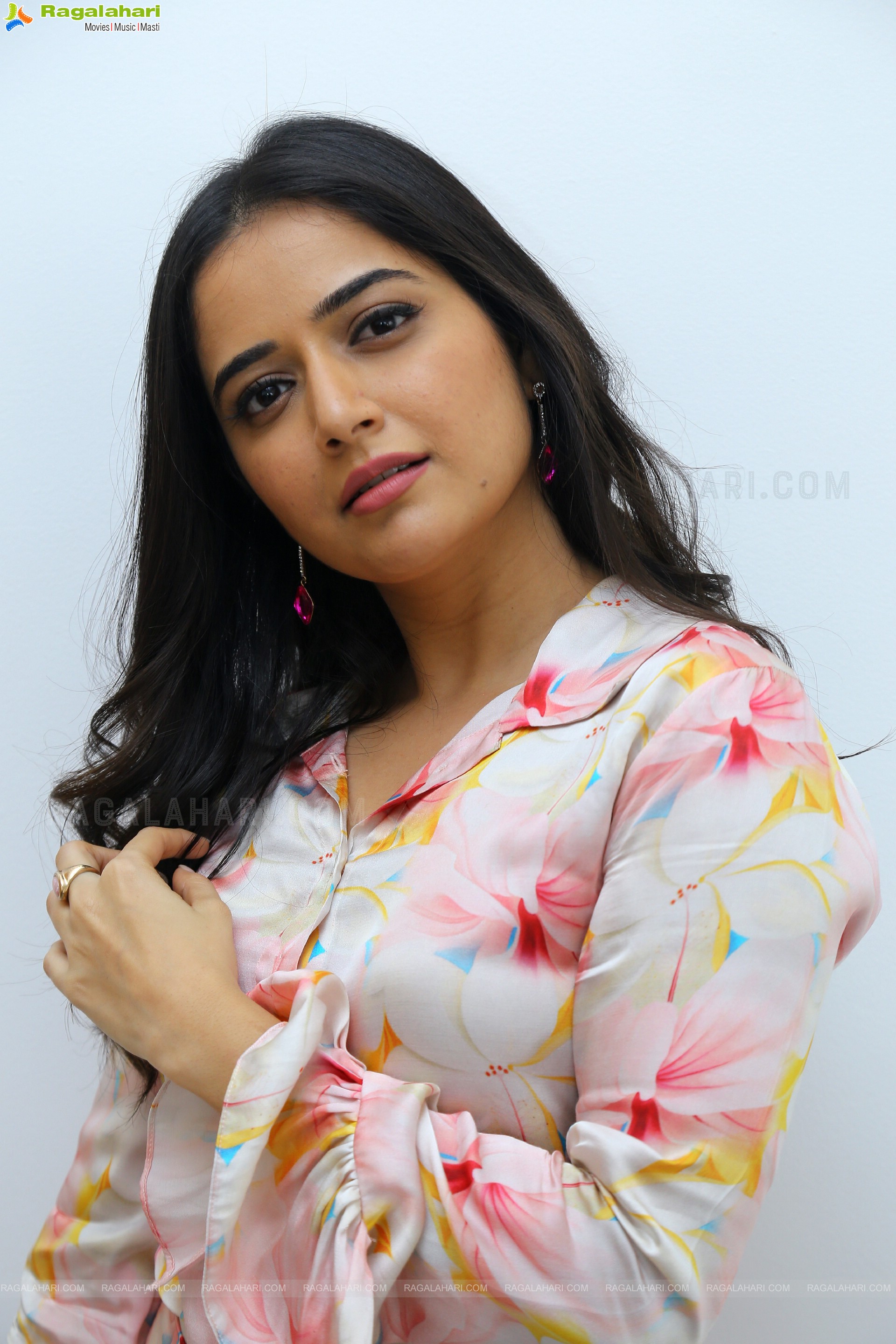 Ashika Ranganath at Amigos Movie Interview, HD Photo Gallery