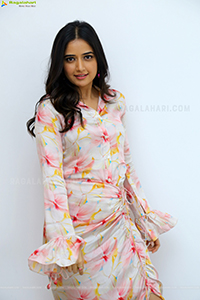 Ashika Ranganath at Amigos Movie Interview