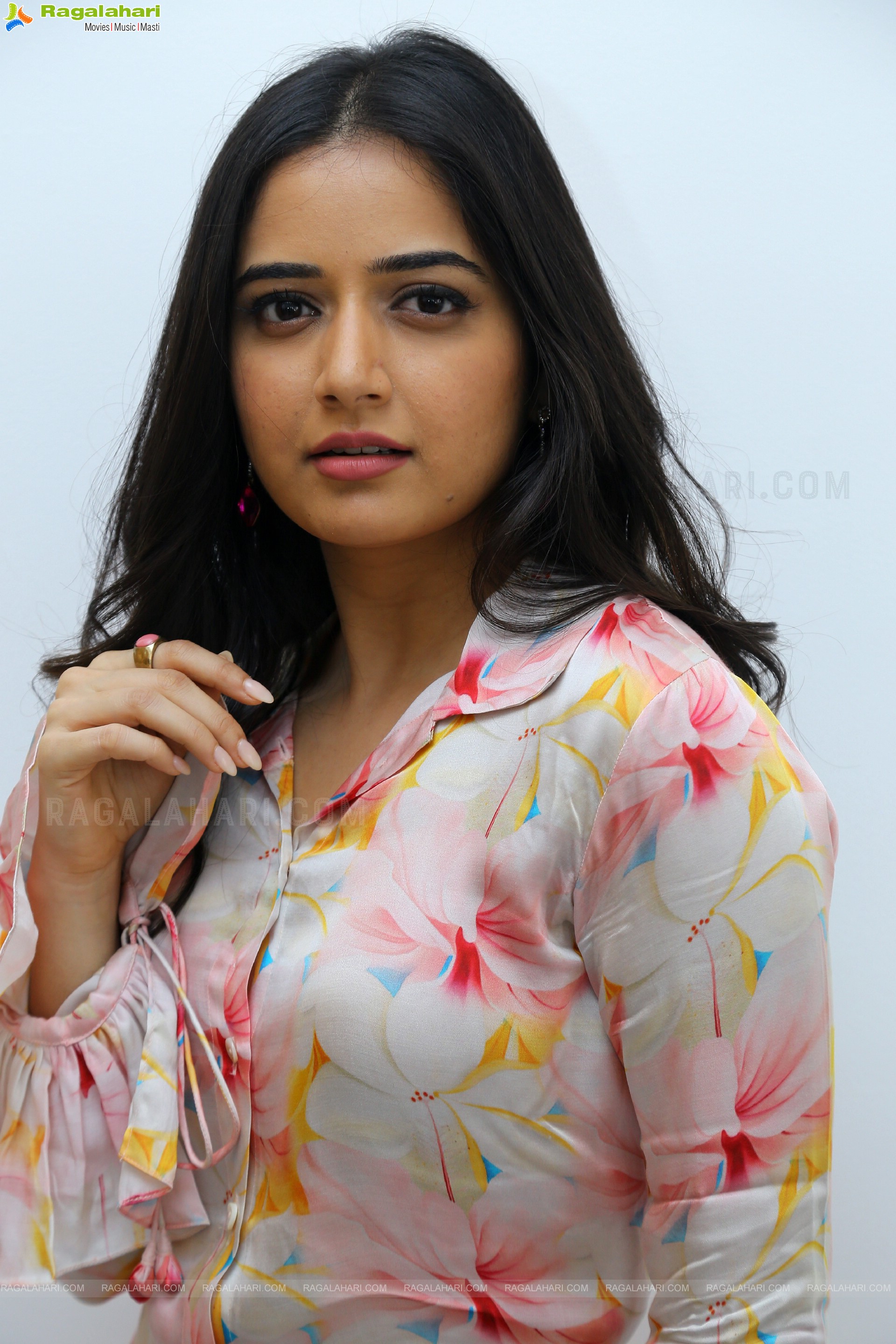 Ashika Ranganath at Amigos Movie Interview, HD Photo Gallery