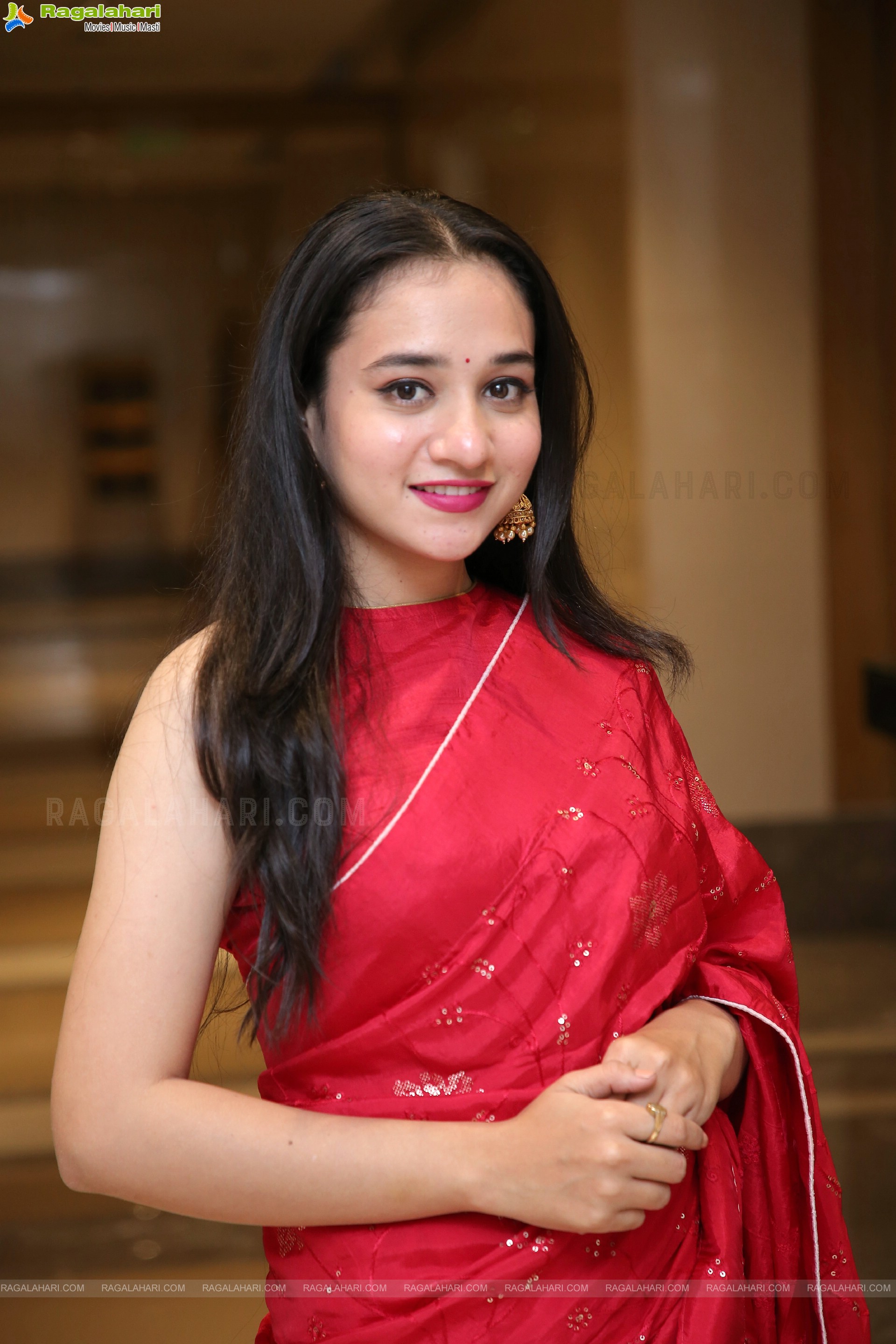 Bhuvaneshwari in Red Saree, HD Photo Gallery