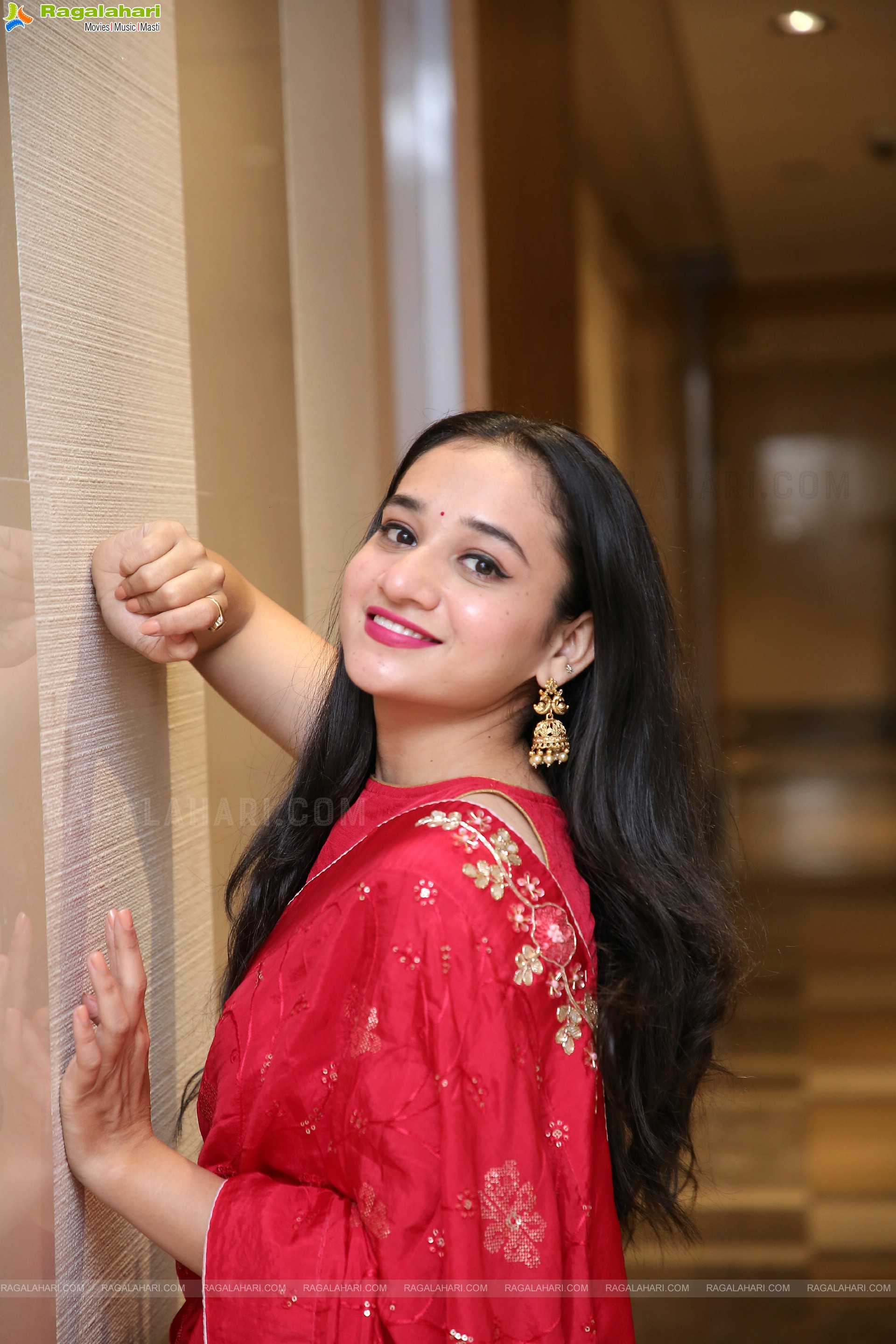 Bhuvaneshwari in Red Saree, HD Photo Gallery