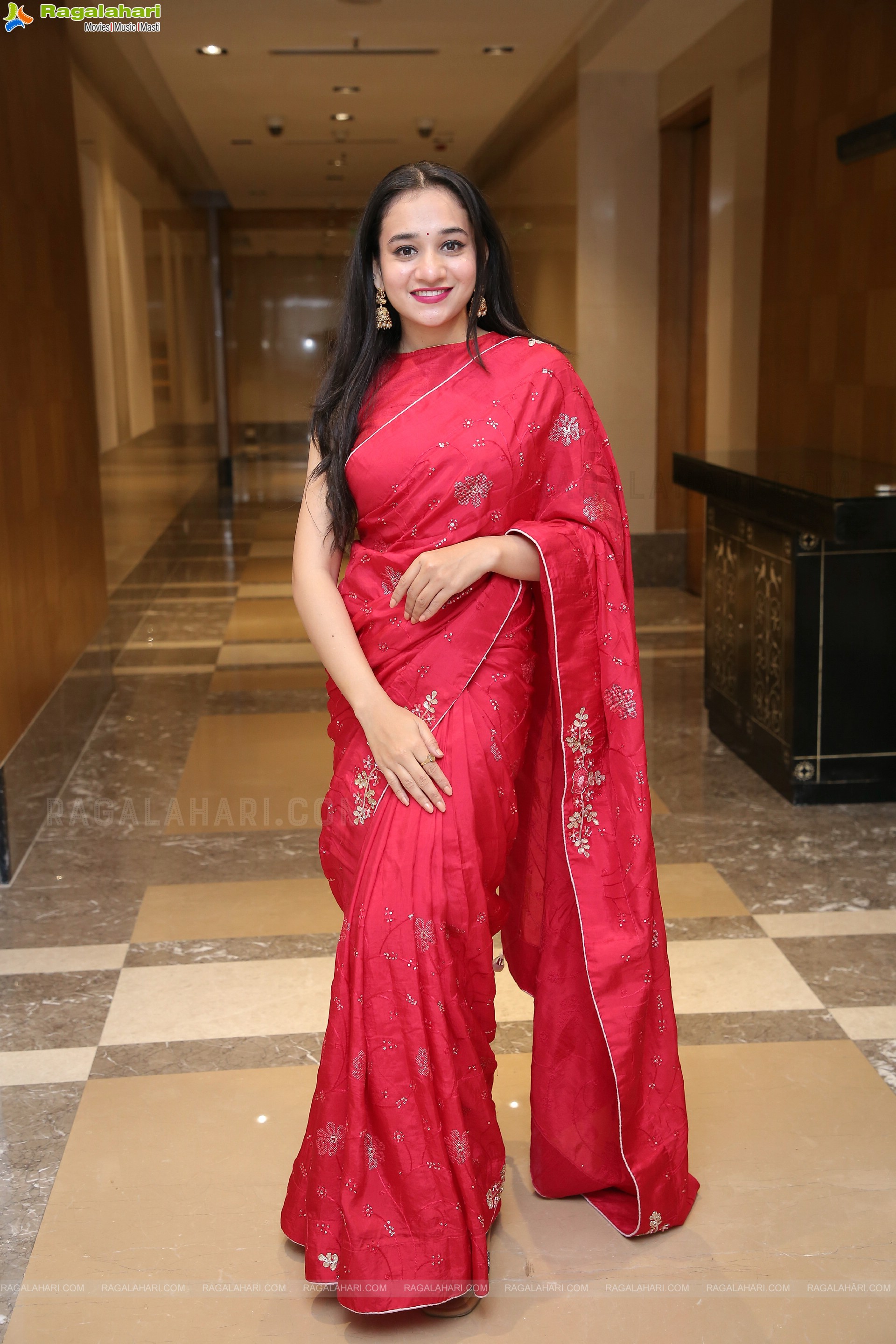 Bhuvaneshwari in Red Saree, HD Photo Gallery