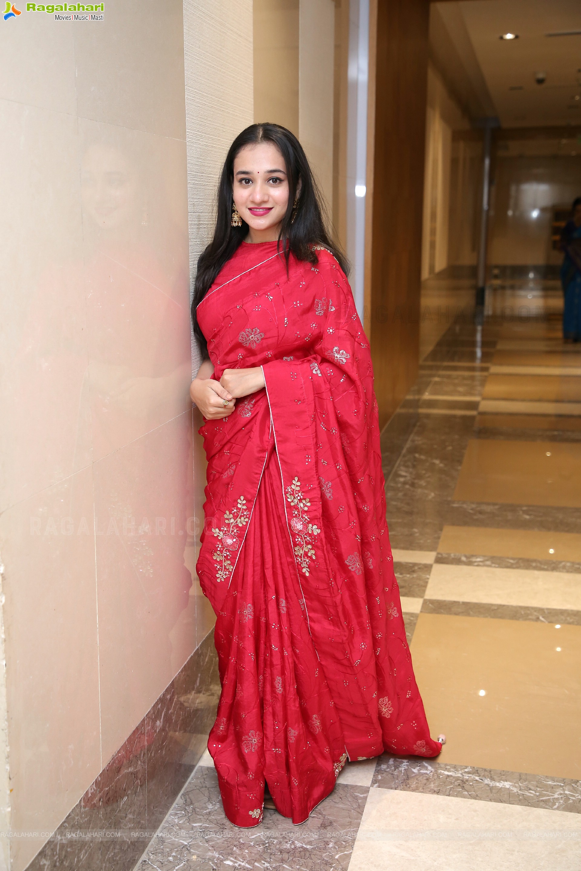 Bhuvaneshwari in Red Saree, HD Photo Gallery