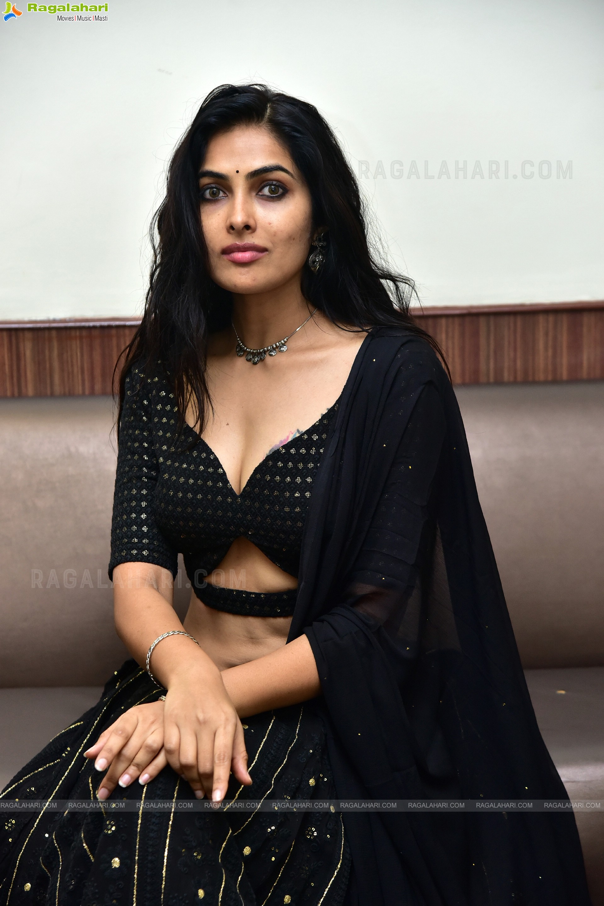 Divi Vadthya Latest Stunning Stills, HD Photo Gallery