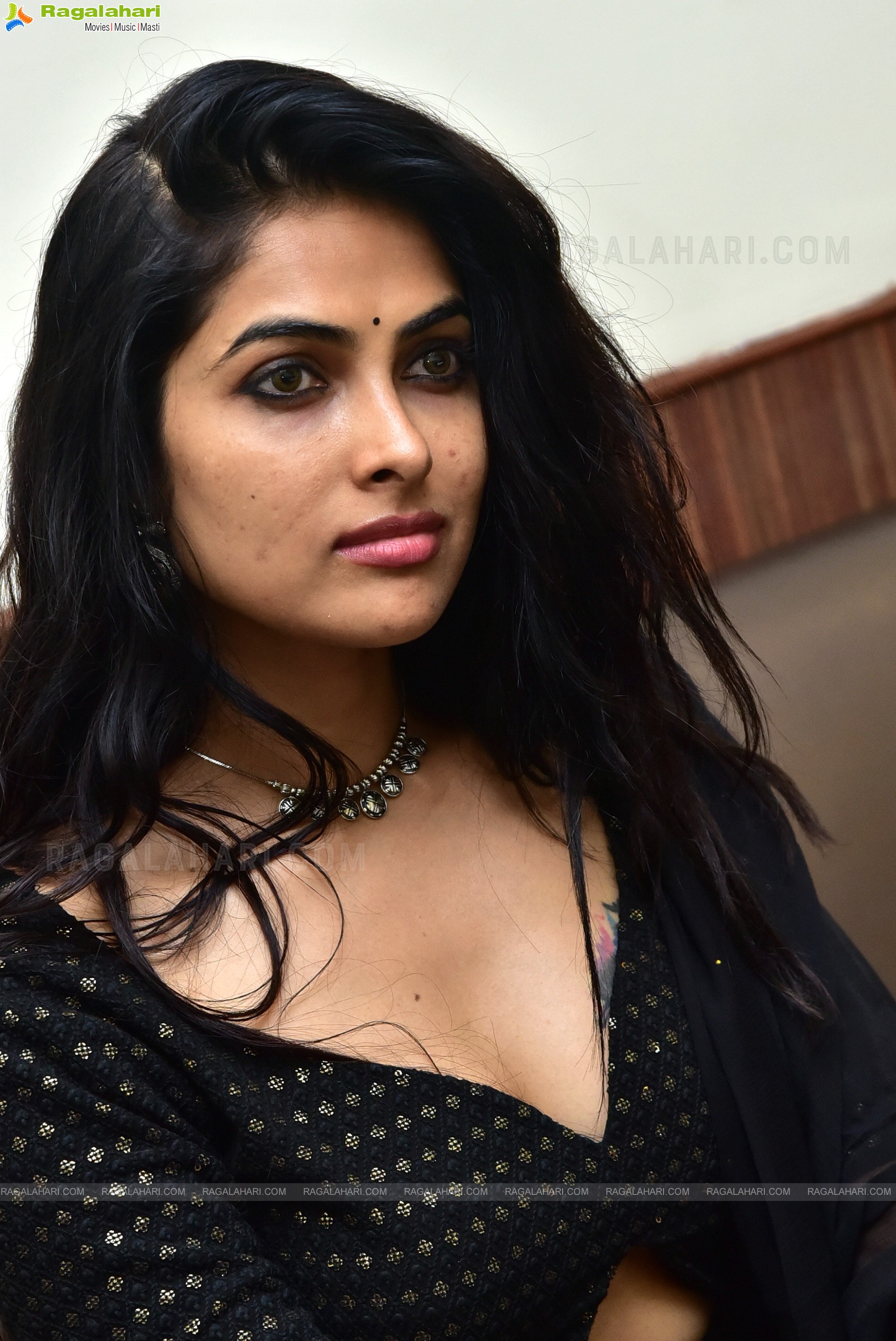 Divi Vadthya Latest Stunning Stills, HD Photo Gallery