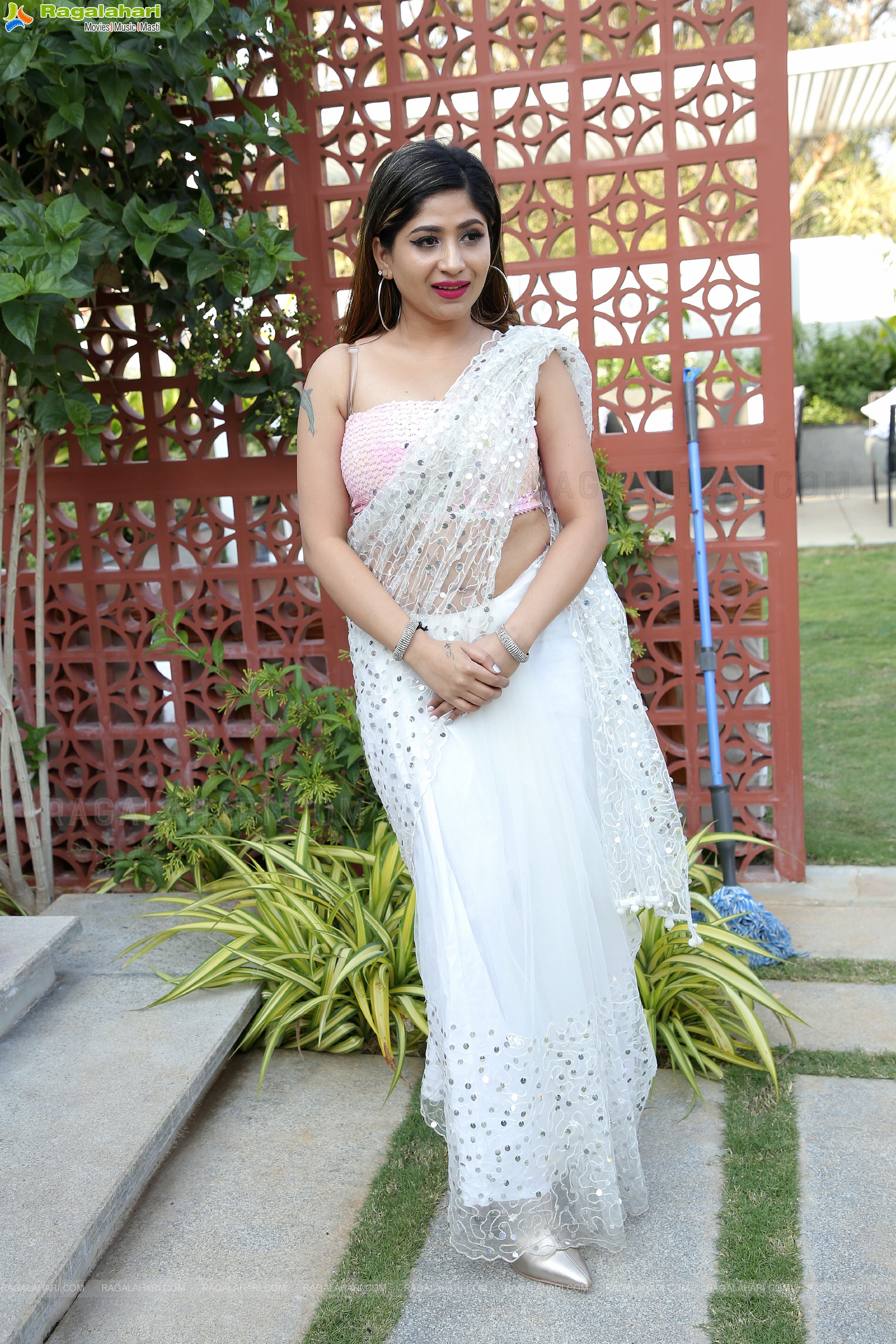Madhulagna Das Beautiful Stills in White Saree, HD Photo Gallery