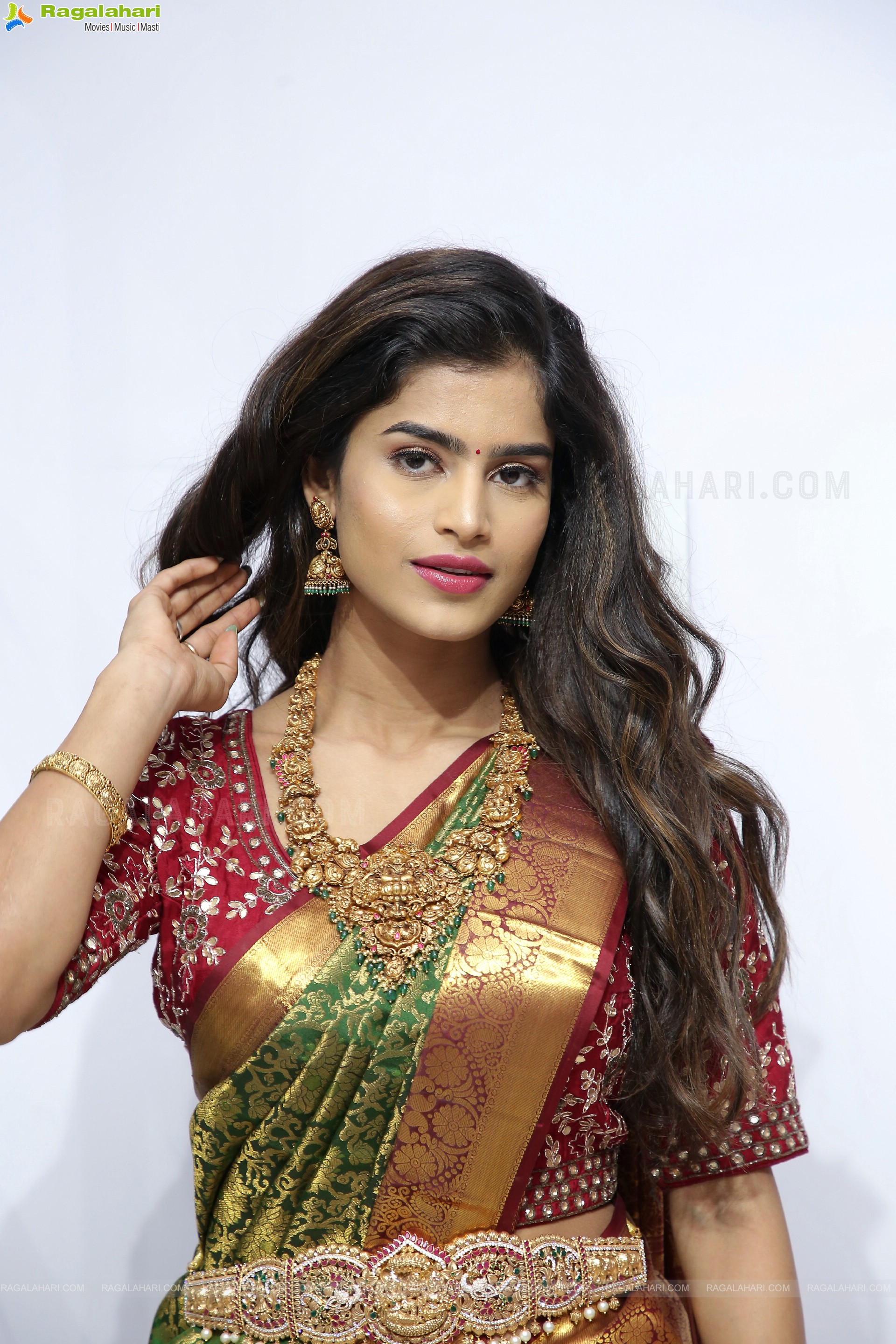 Srilekha Poses With Jewellery, HD Photo Gallery