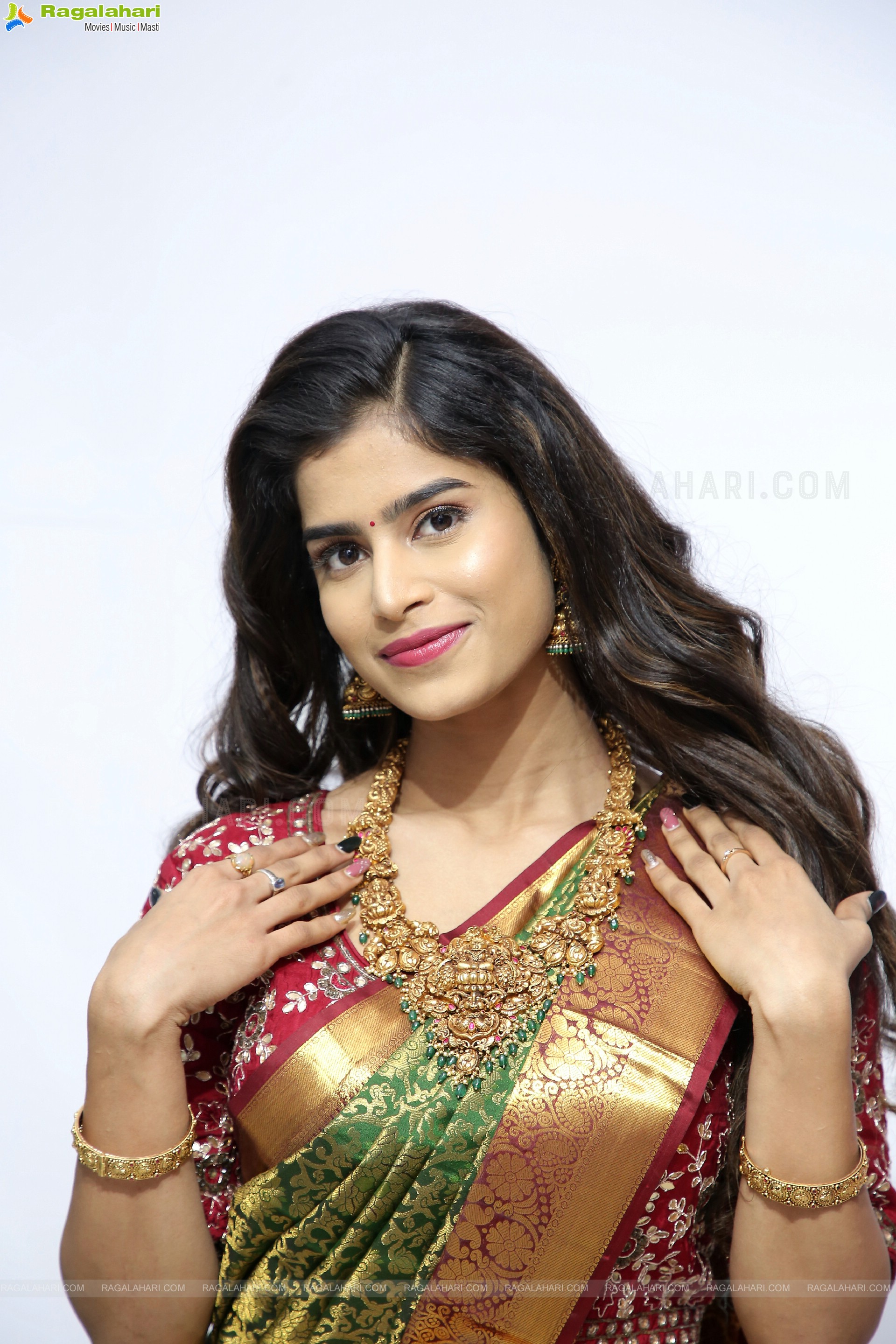 Srilekha Poses With Jewellery, HD Photo Gallery