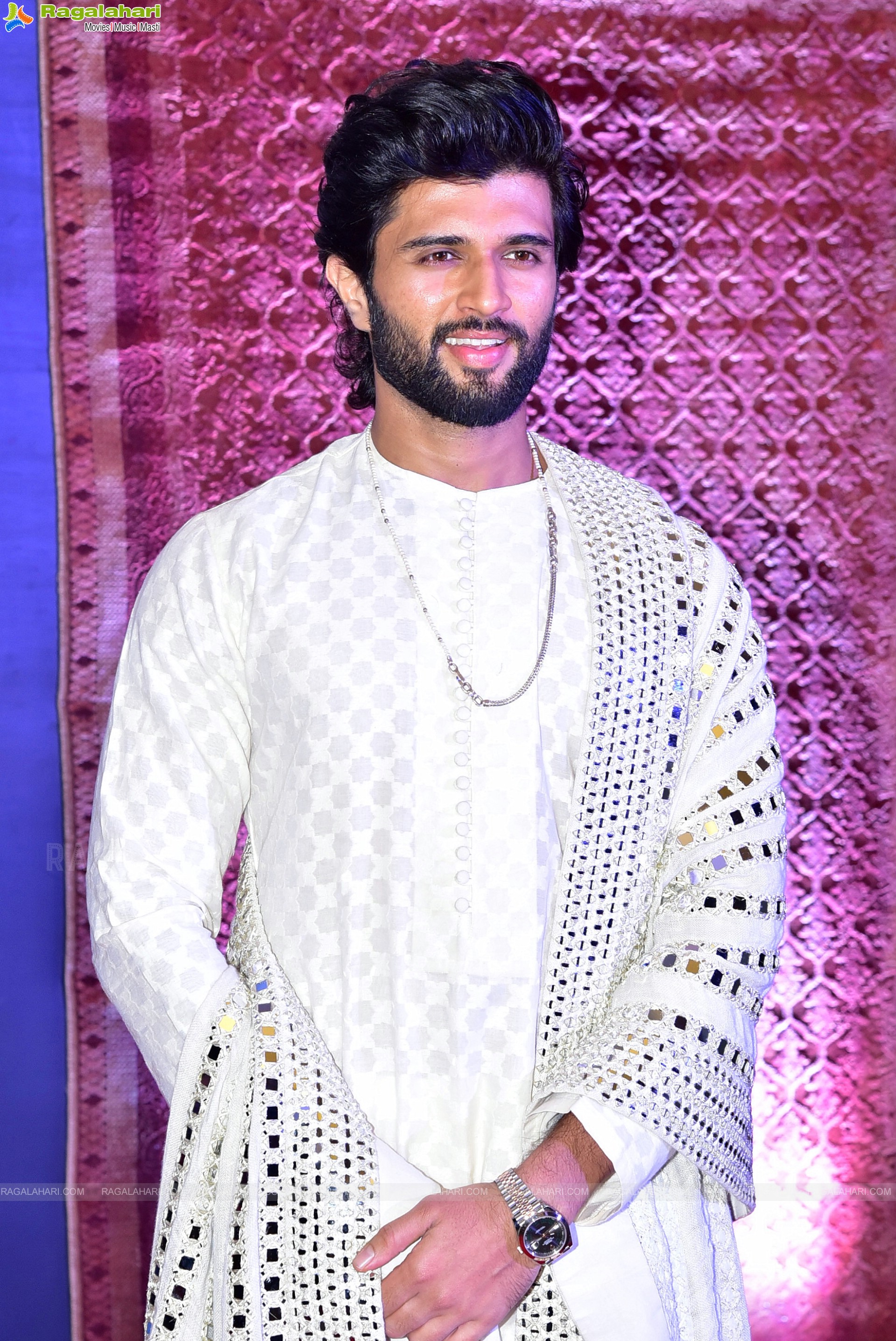 Vijay Deverakonda at HELLO! Hall of Fame Awards 2023, HD Photo Gallery