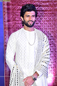 Vijay Deverakonda at HELLO Hall of Fame Awards