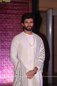 Vijay Deverakonda at HELLO Hall of Fame Awards