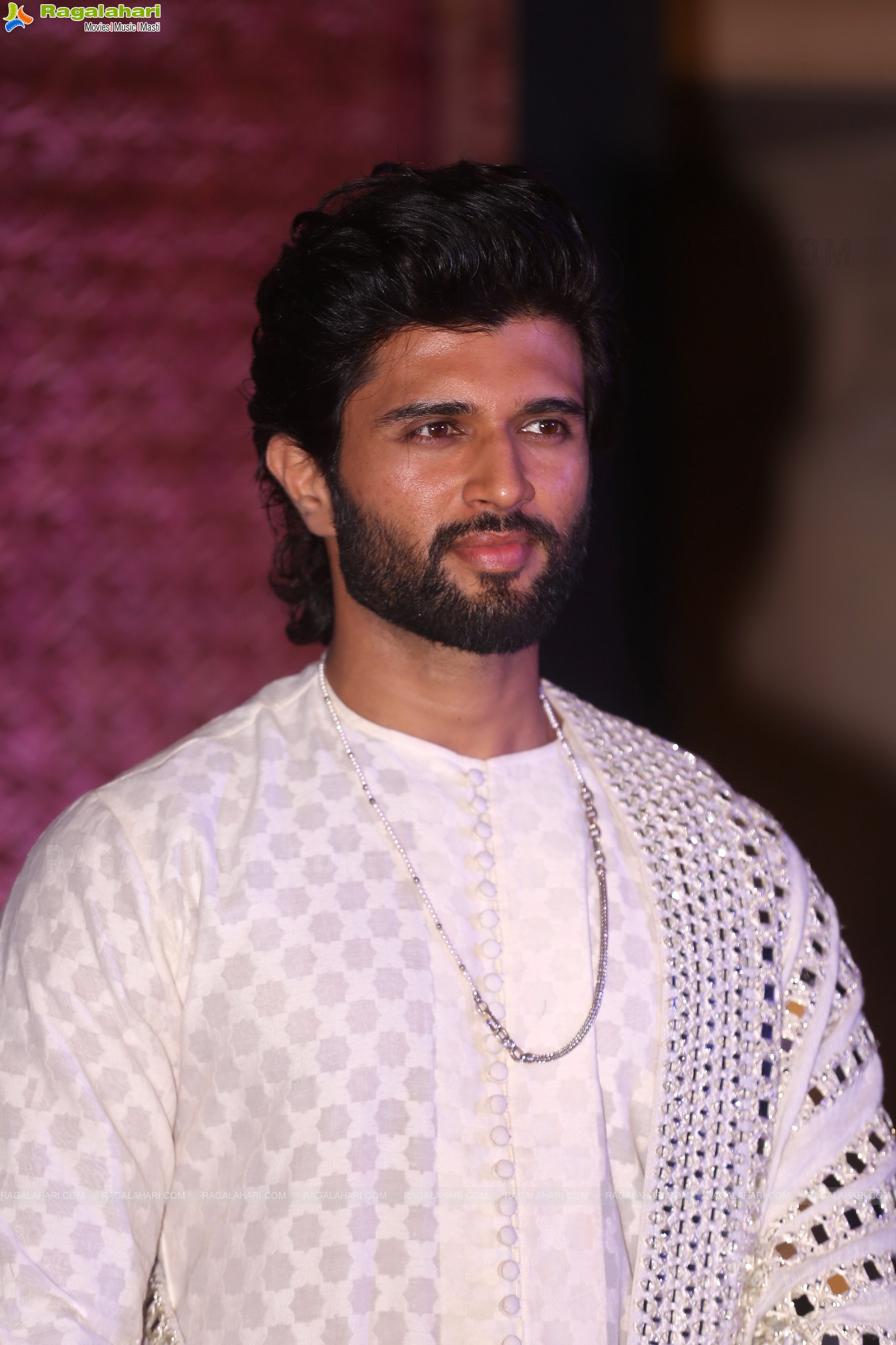 Vijay Deverakonda at HELLO! Hall of Fame Awards 2023, HD Photo Gallery