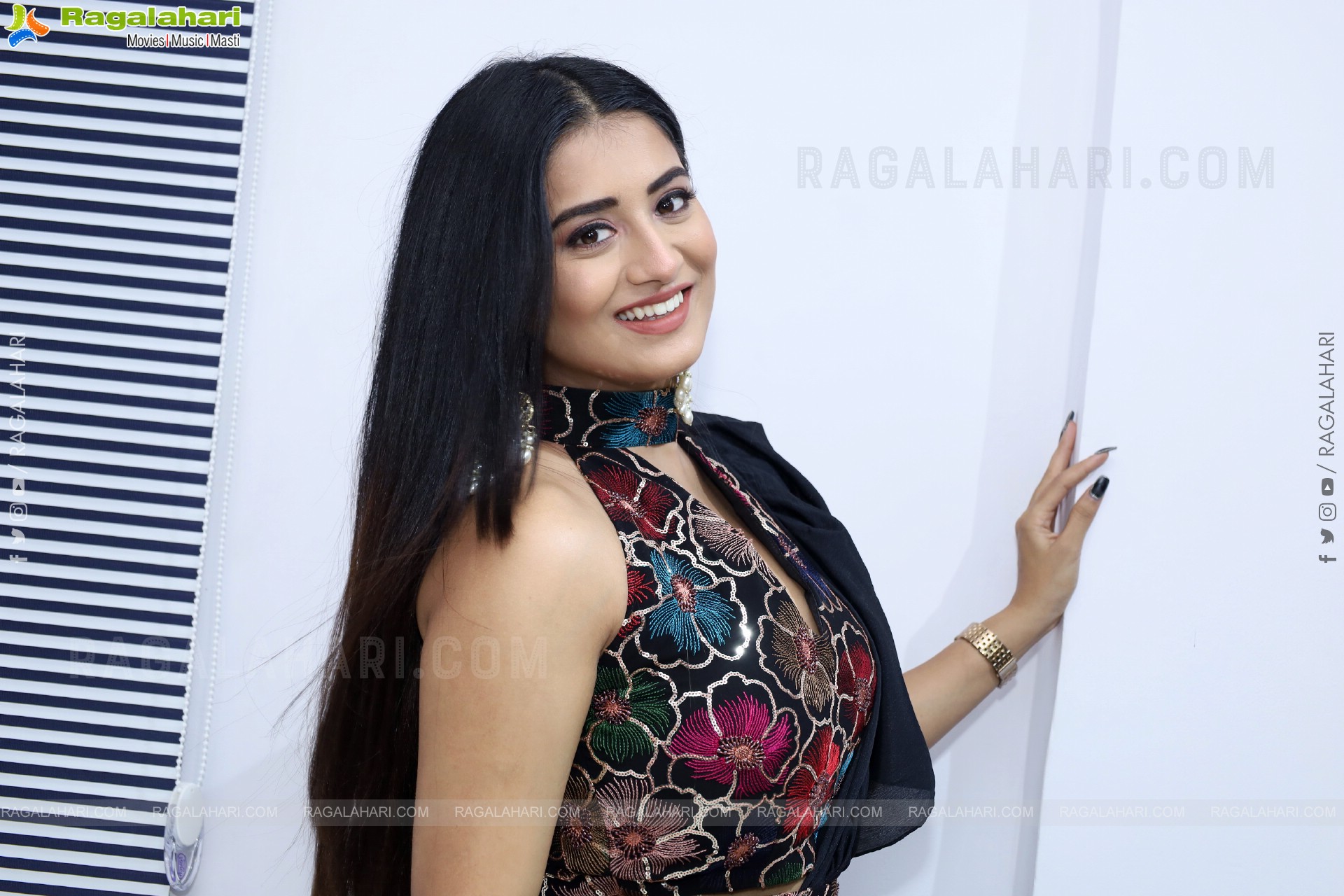 Rashi Singh Latest Stills, HD Gallery