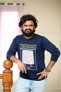 Director Sailesh Kolanu at Saindhav Interview, HD Gallery