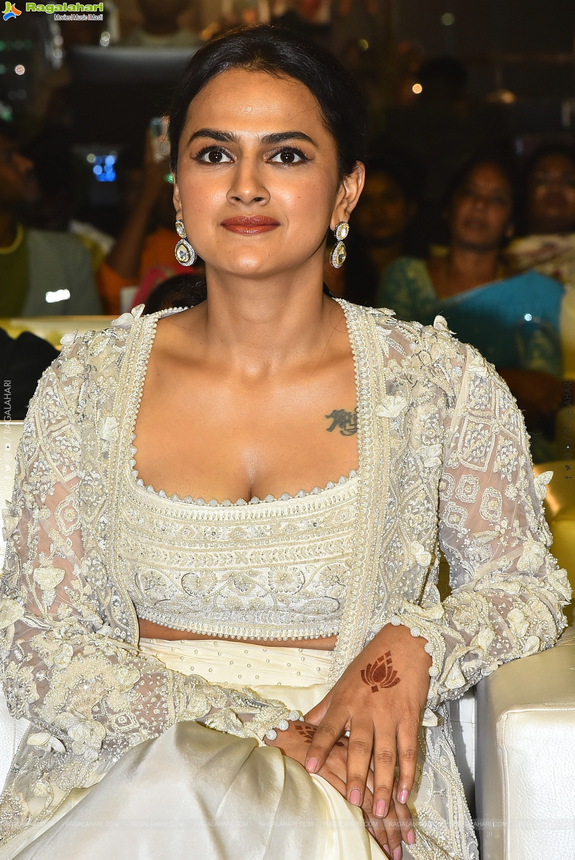 Shraddha Srinath at Saindhav Pre Release Event, HD Gallery