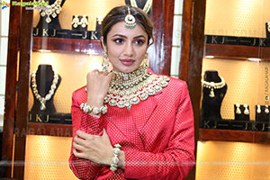 Tejaswi Madiwada at Polki Jewellery Exhibition, HD Gallery