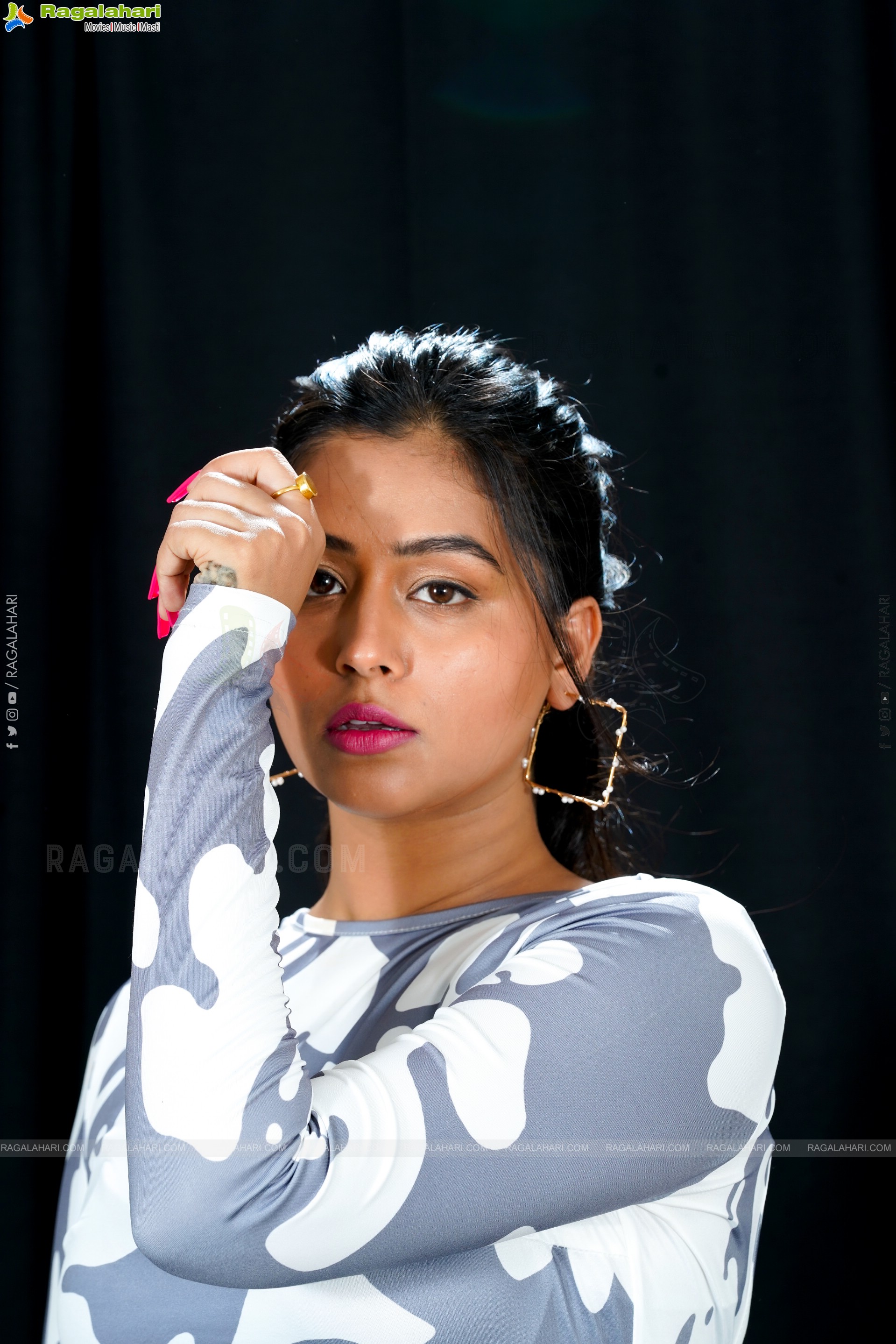 Kajal Tiwari Latest Exclusive Shoot, HD Photo Gallery