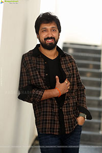 Director Bobby Kolli at Daaku Maharaaj Interview, HD Gallery