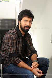 Director Bobby Kolli at Daaku Maharaaj Interview, HD Gallery