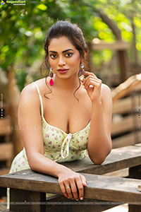 Kamakshi Bhaskarla Latest Photoshoot Stills, HD Gallery