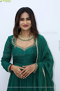 Naziya Khan stills in Olive Green Dress, HD Gallery