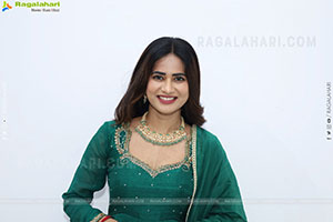 Naziya Khan stills in Olive Green Dress, HD Gallery