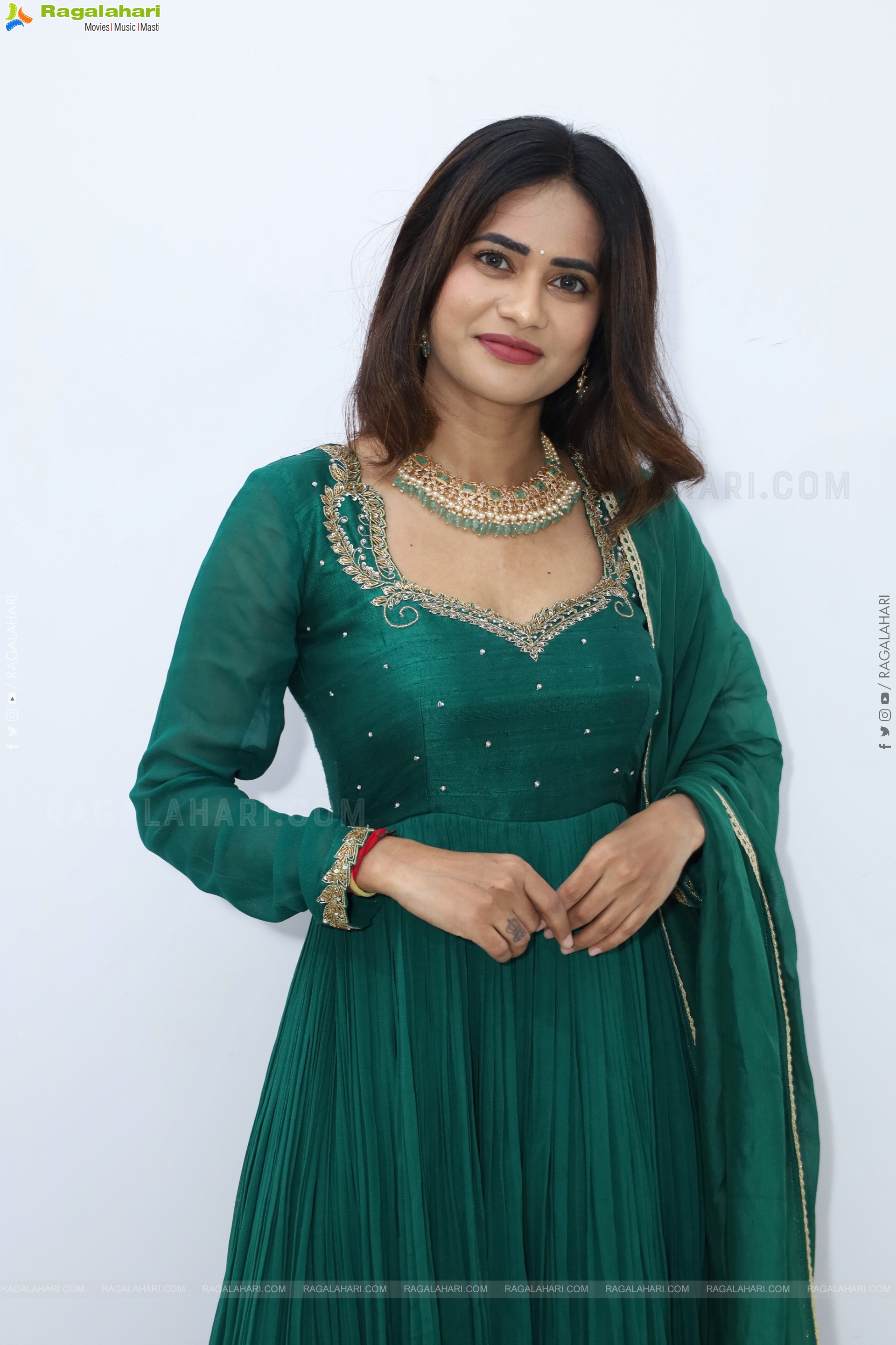 Naziya Khan stills in Olive Green Dress, HD Gallery