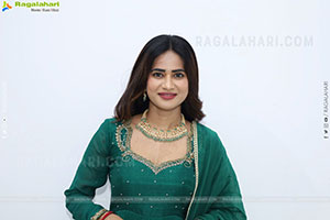 Naziya Khan stills in Olive Green Dress, HD Gallery