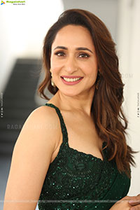 Pragya Jaiswal at Daaku Maharaaj Interview, HD Gallery