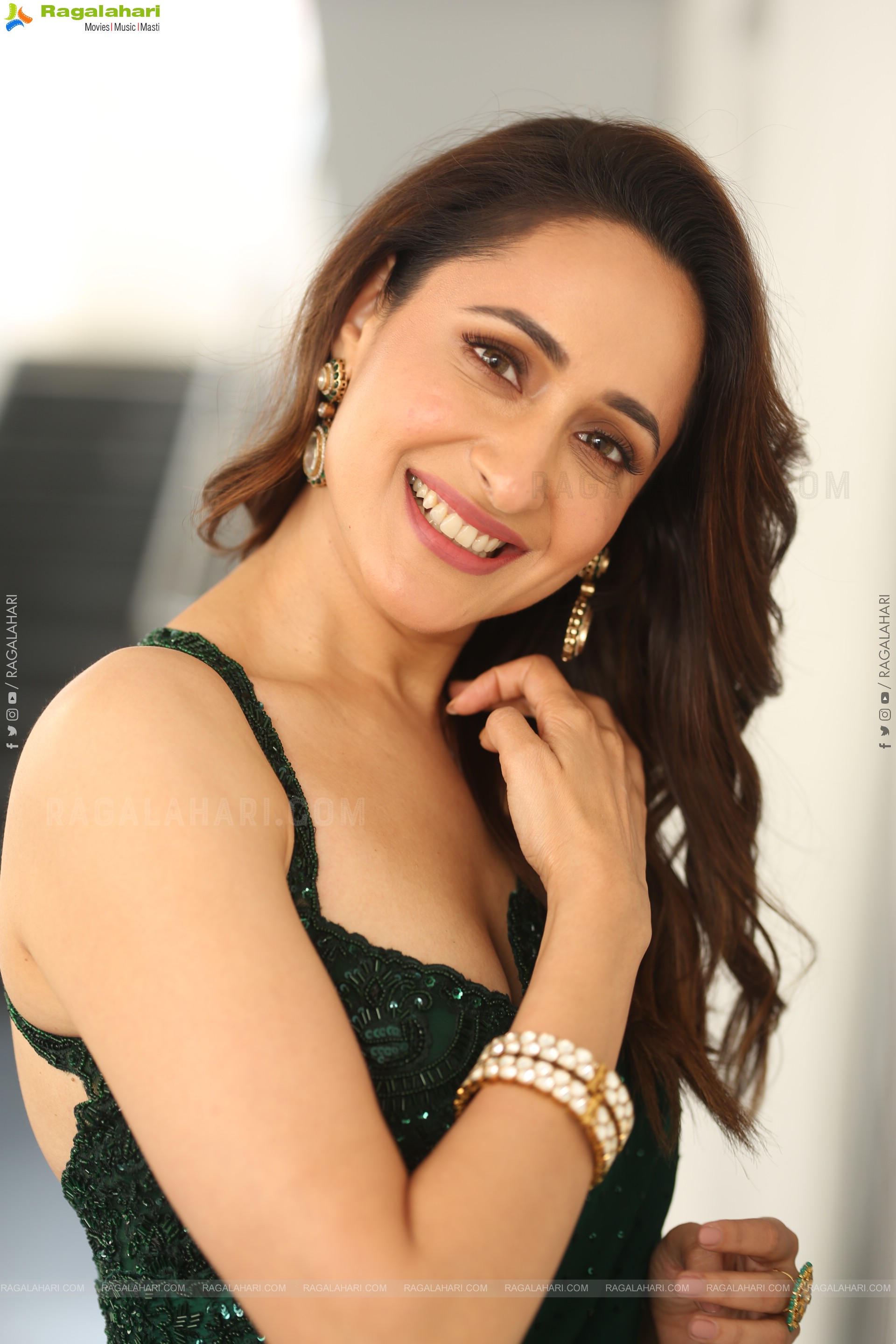 Pragya Jaiswal at Daaku Maharaaj Interview, HD Gallery