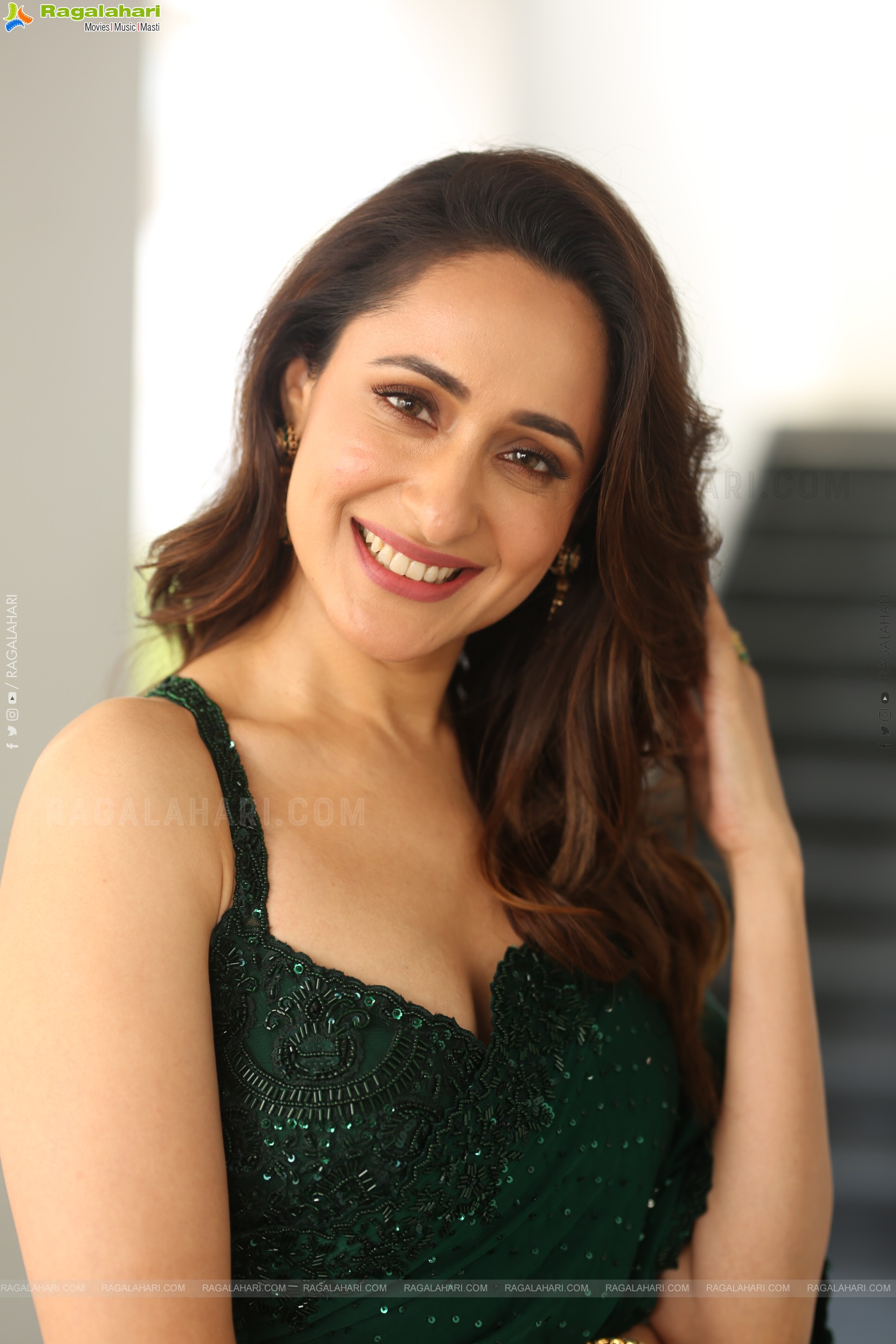 Pragya Jaiswal at Daaku Maharaaj Interview, HD Gallery