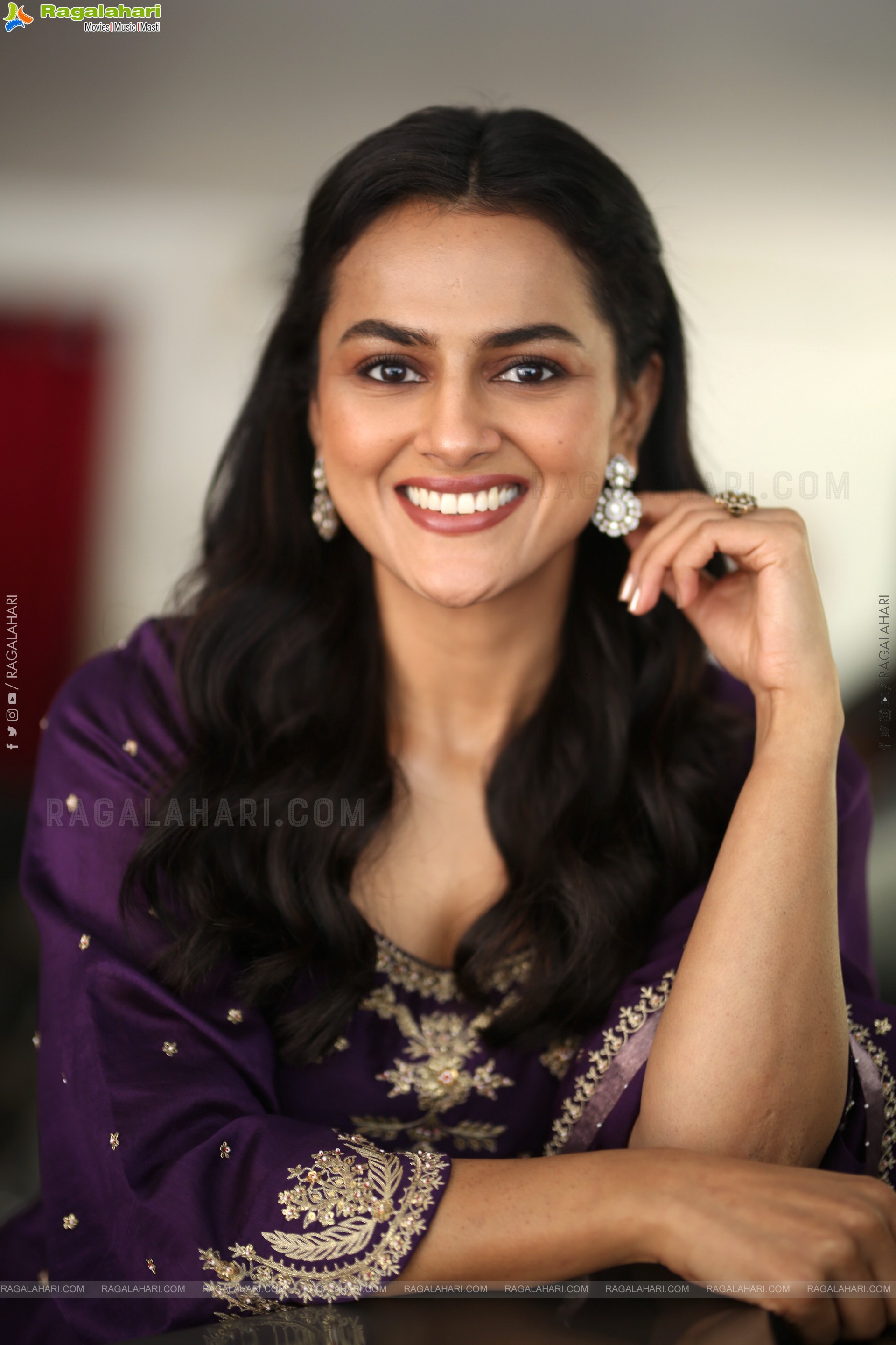 Shraddha Srinath at Daaku Maharaaj Interview, HD Gallery