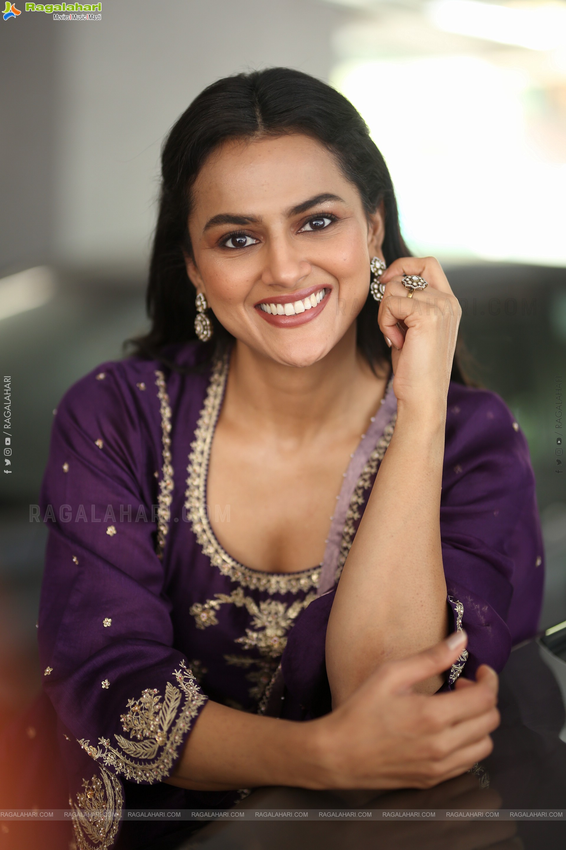 Shraddha Srinath at Daaku Maharaaj Interview, HD Gallery