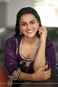 Shraddha Srinath at Daaku Maharaaj Interview, HD Gallery