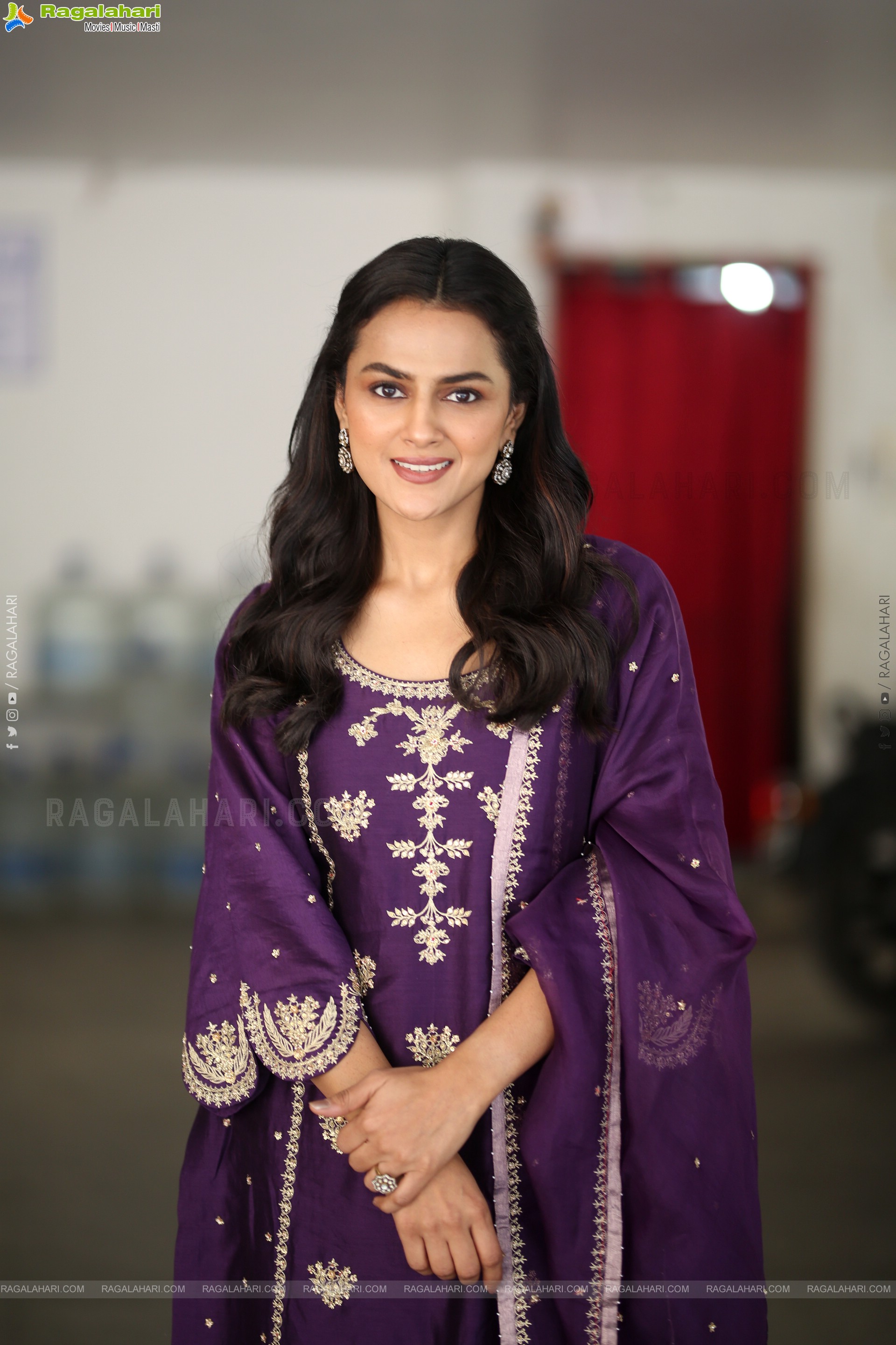 Shraddha Srinath at Daaku Maharaaj Interview, HD Gallery