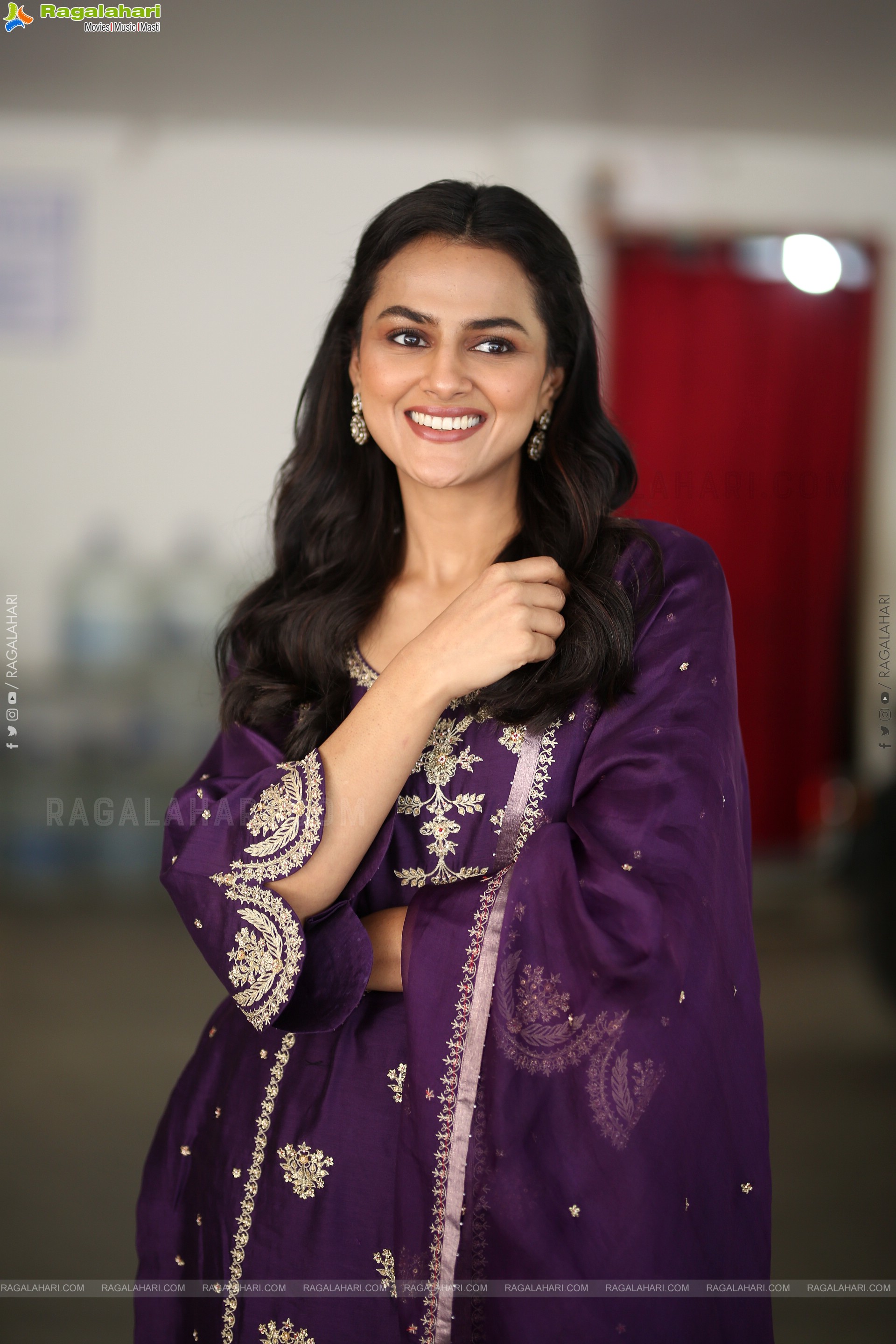 Shraddha Srinath at Daaku Maharaaj Interview, HD Gallery