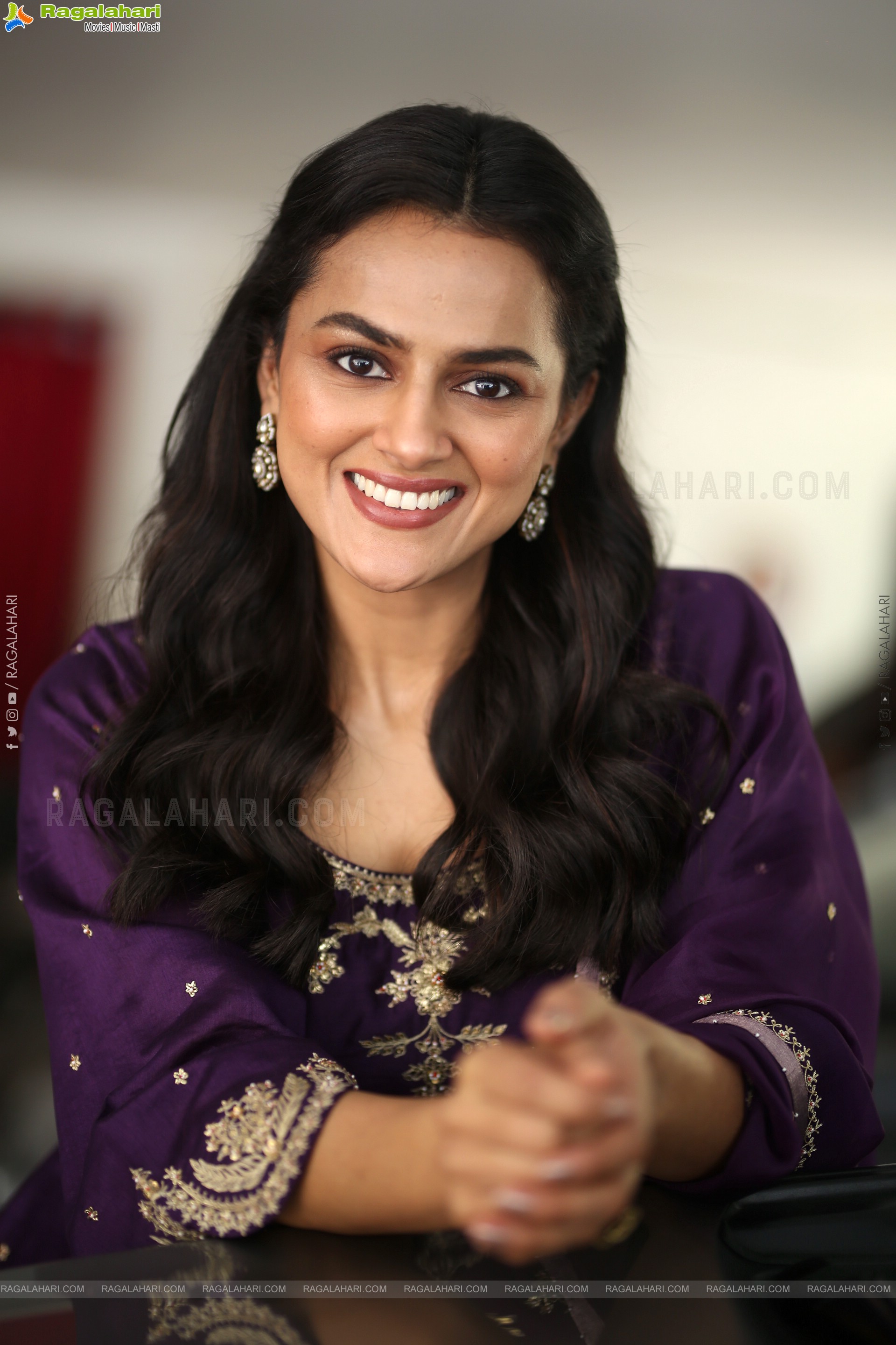 Shraddha Srinath at Daaku Maharaaj Interview, HD Gallery