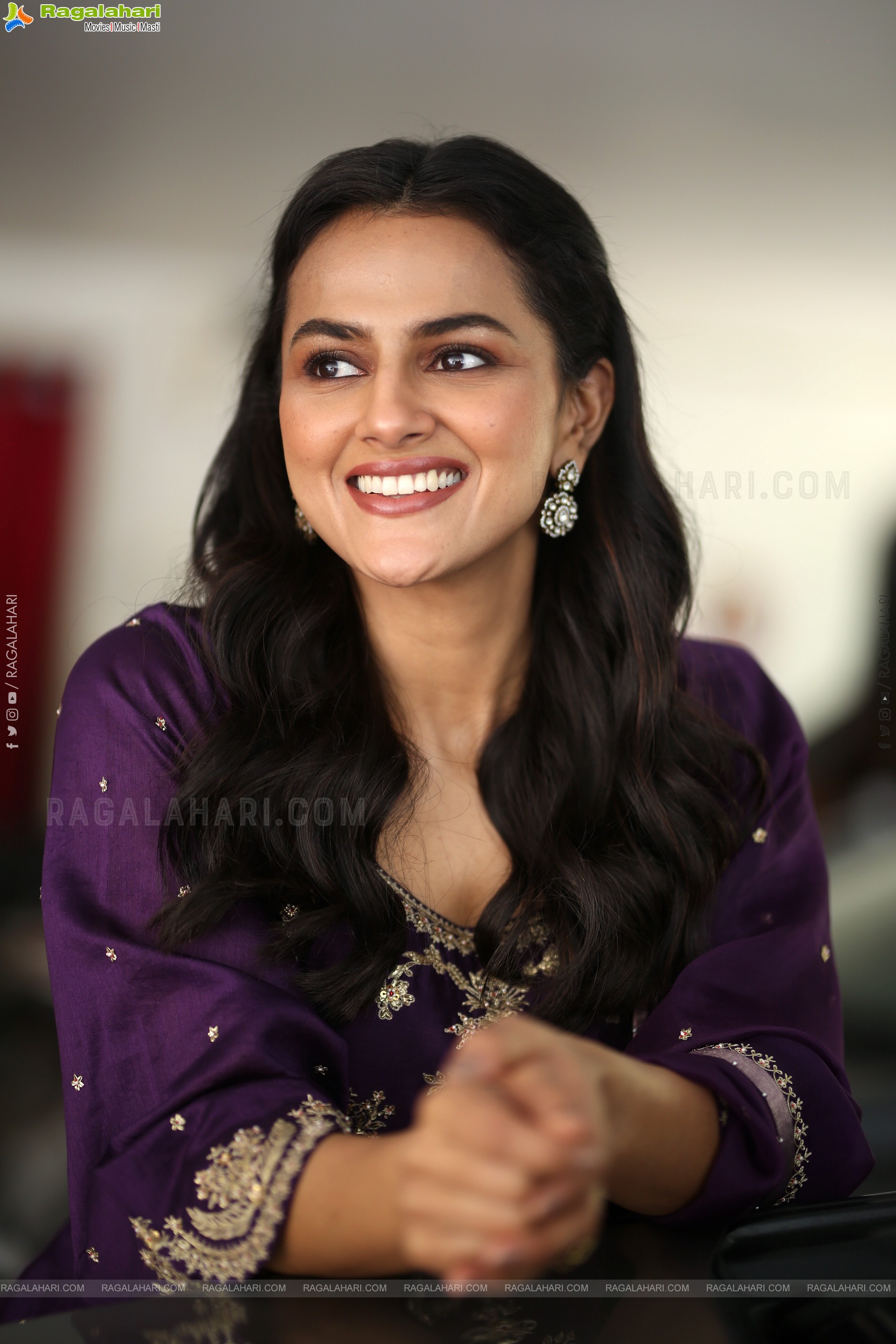 Shraddha Srinath at Daaku Maharaaj Interview, HD Gallery