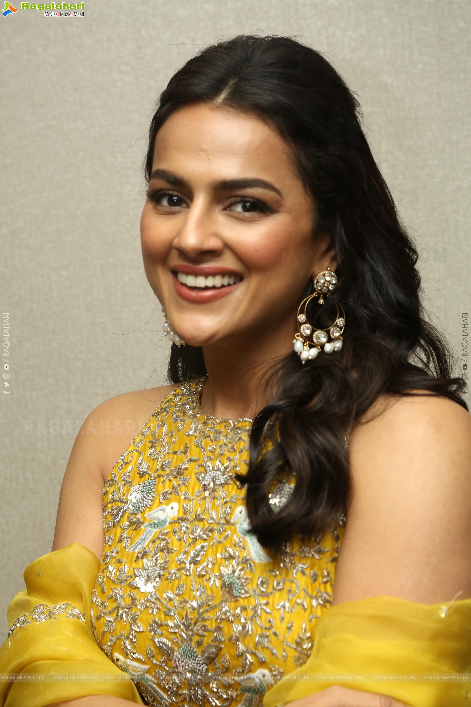 Shraddha Srinath at Daaku Maharaaj Pre Release Event, HD Gallery