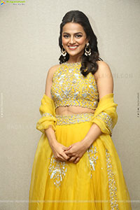 Shraddha Srinath at Daaku Maharaaj Pre Release Event