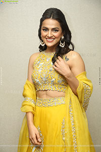 Shraddha Srinath at Daaku Maharaaj Pre Release Event