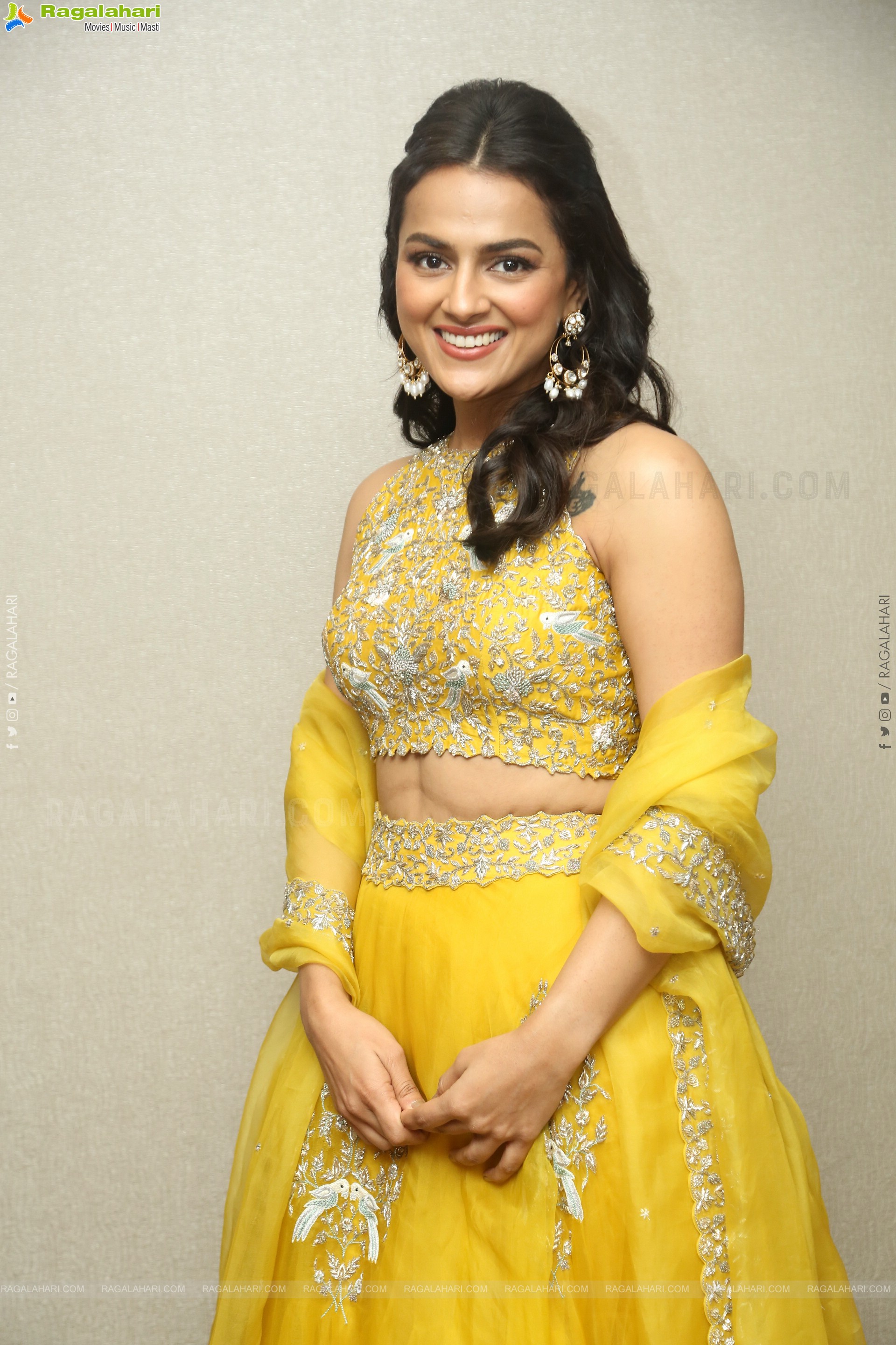 Shraddha Srinath at Daaku Maharaaj Pre Release Event, HD Gallery