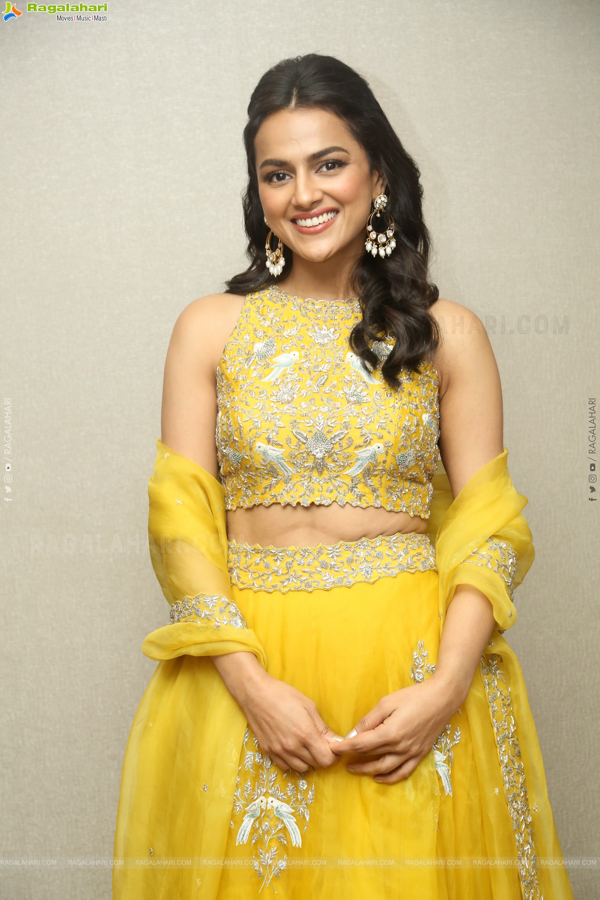 Shraddha Srinath at Daaku Maharaaj Pre Release Event, HD Gallery