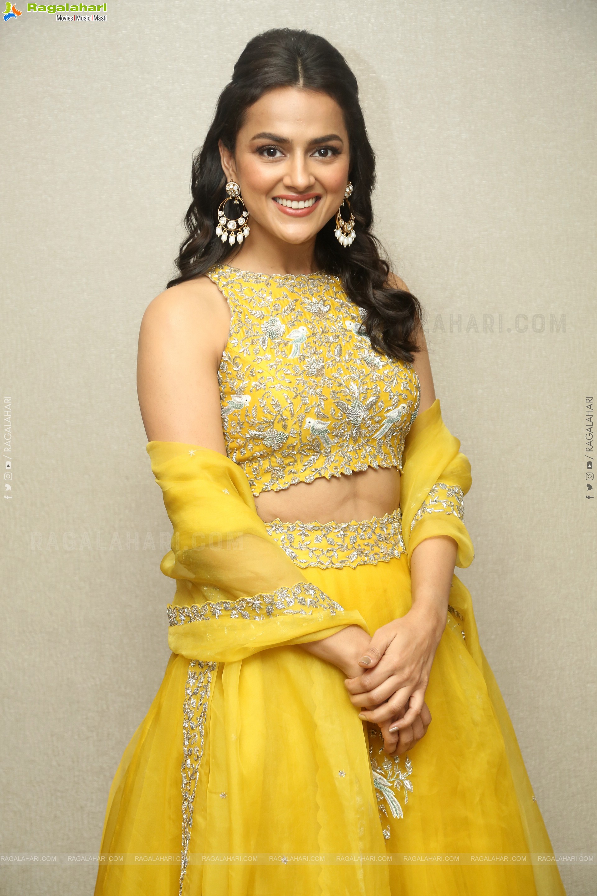 Shraddha Srinath at Daaku Maharaaj Pre Release Event, HD Gallery