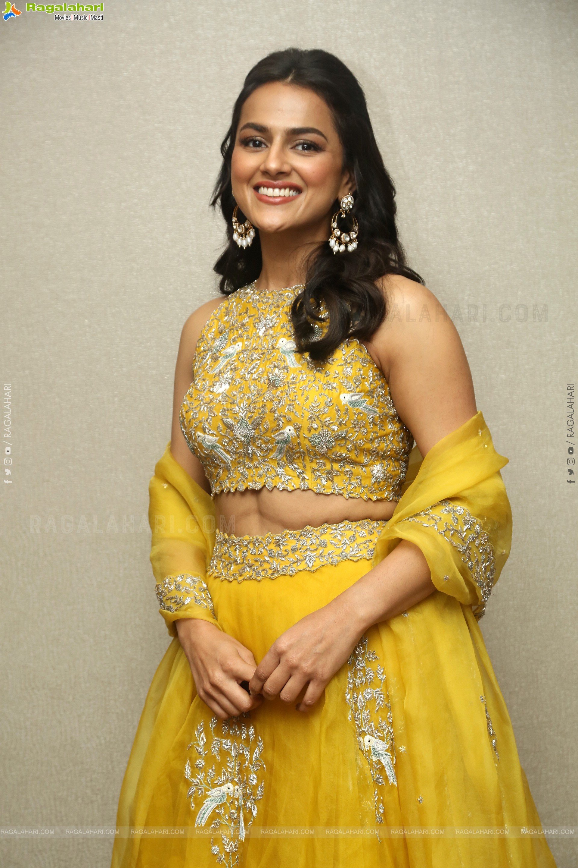 Shraddha Srinath at Daaku Maharaaj Pre Release Event, HD Gallery