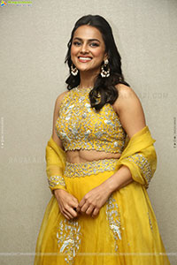 Shraddha Srinath at Daaku Maharaaj Pre Release Event