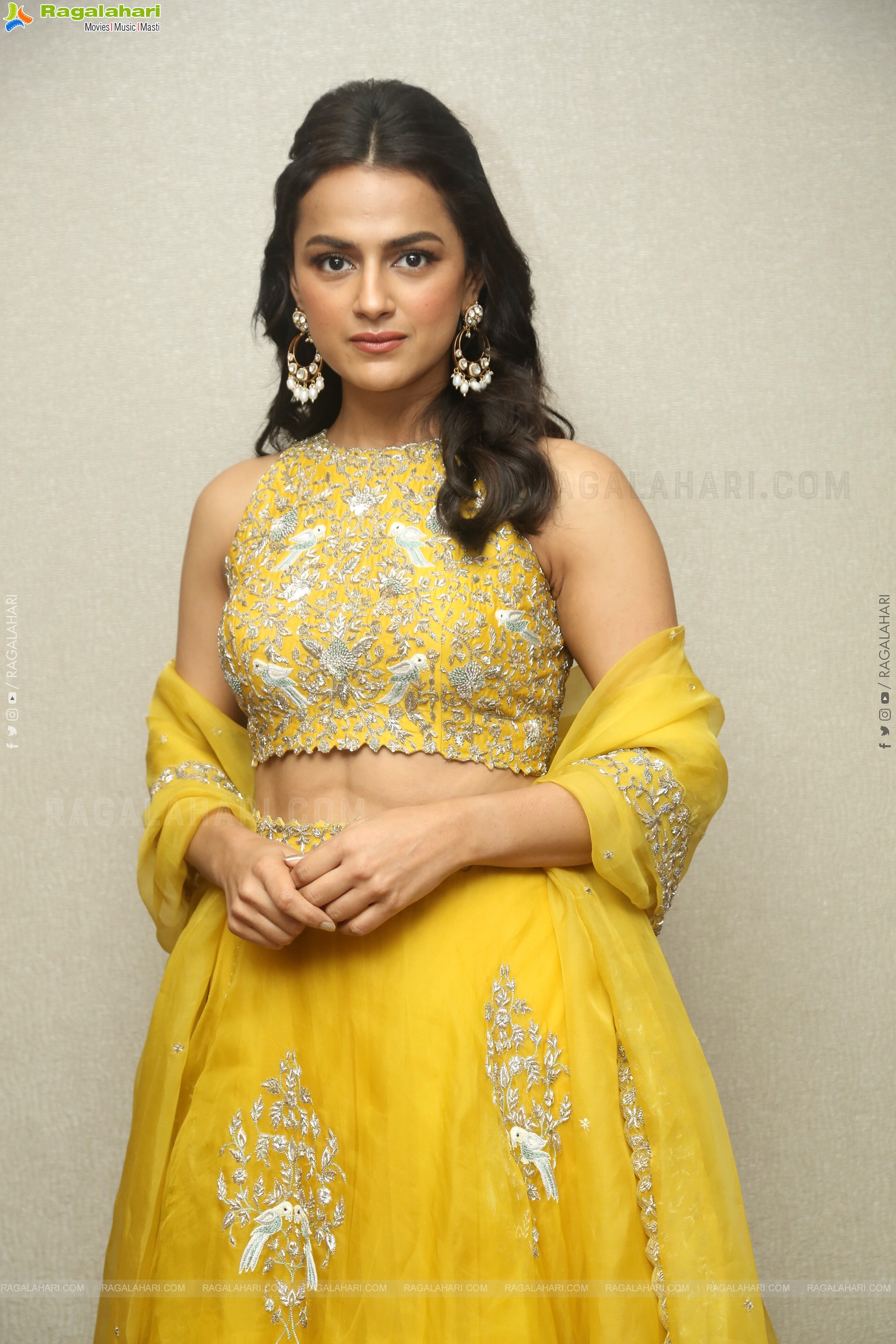 Shraddha Srinath at Daaku Maharaaj Pre Release Event, HD Gallery